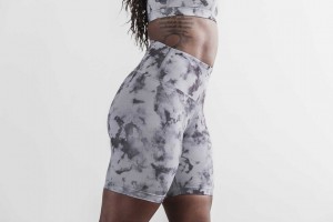 Cloud / Black Tie-Dye Nobull High-Rise Short 6 inches (Tie-Dye) | 128NJAKTL